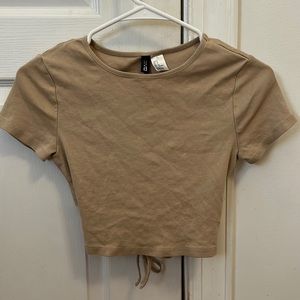 Like new H&M crop top, back cut out, little tie on the back.